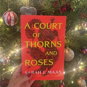 A Court of Thorns and Roses – Sarah J Maas Paperback Fantasy Novel (ACOTAR)